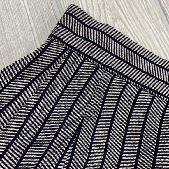 Escada Black and White Herringbone Striped Mini skirt - sz 40 - Picture 2 of 11